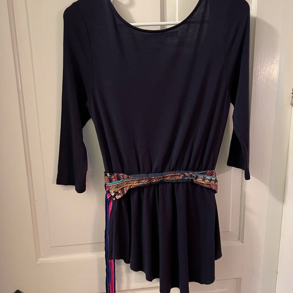 Anthropologie, 3/4 sleeve navy blue scoop neck top with attached belt, size S - Picture 6 of 6